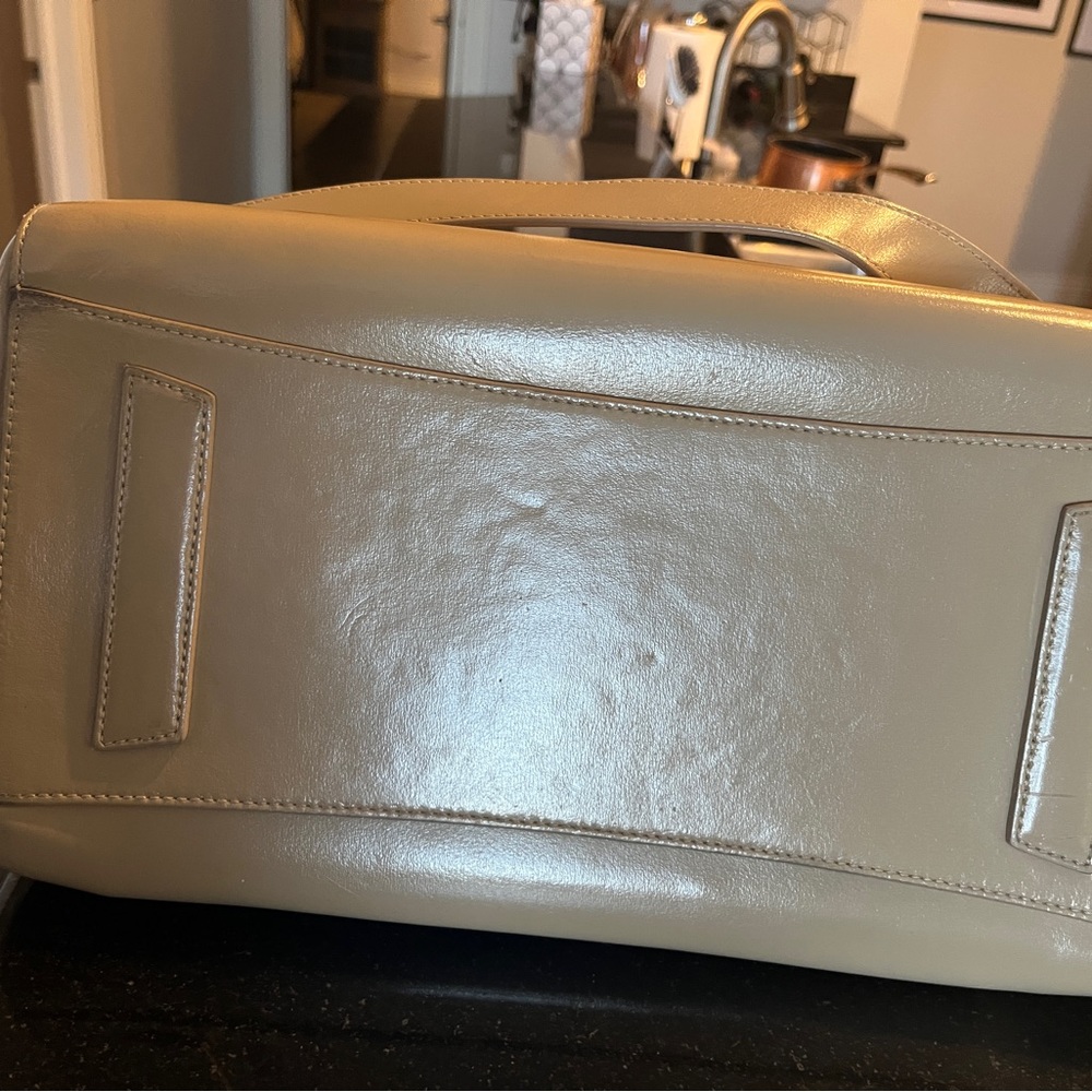 Beige leather bag